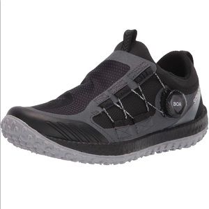 Saucony Womens Switchback Running Sneaker in Black/charcoal